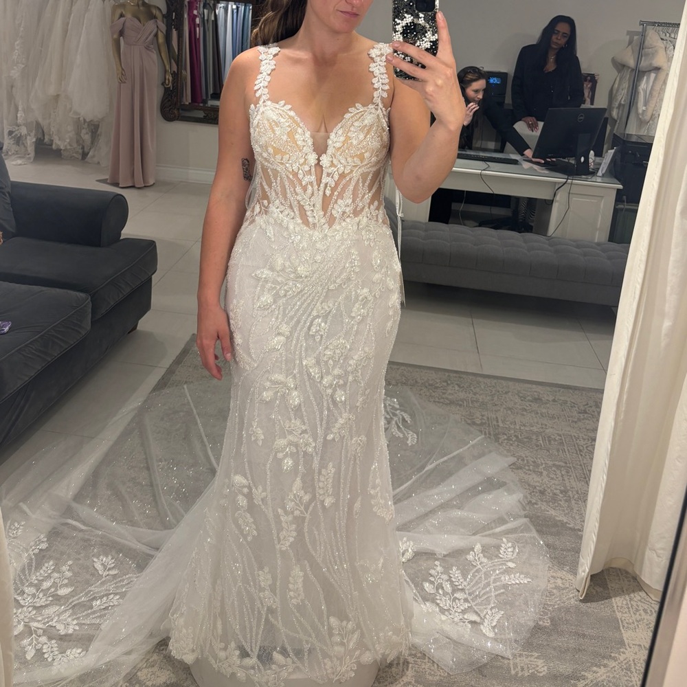 Chic White Floral Lace Wedding Dress